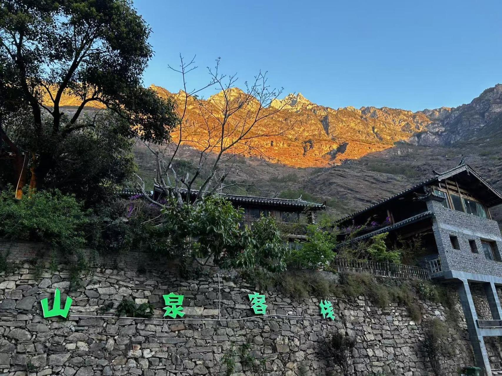 Tiger Leaping Gorge Sean'S Spring Guesthouse Shangri-La Zewnętrze zdjęcie