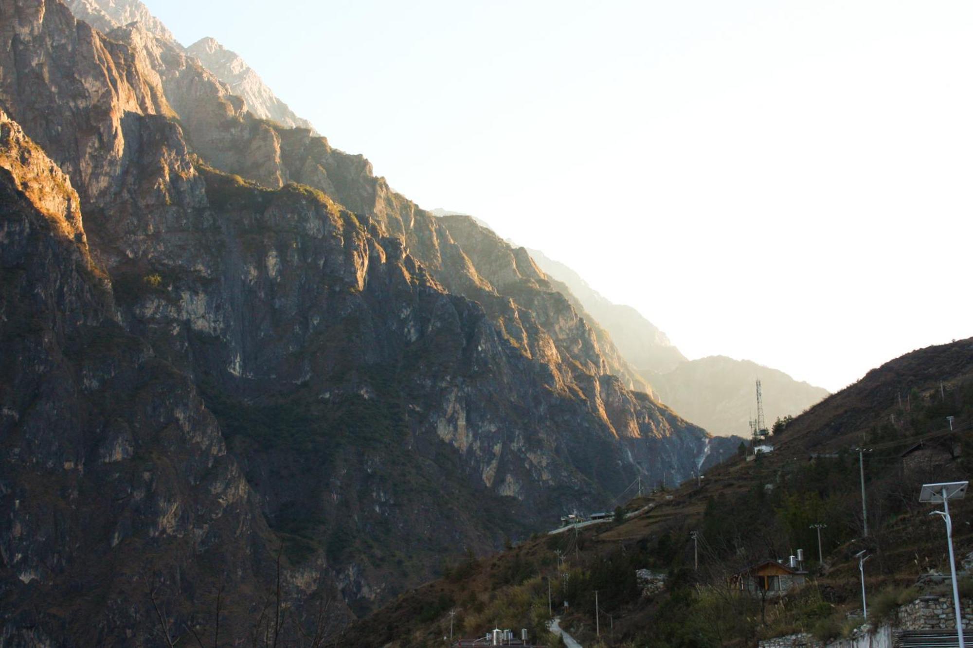 Tiger Leaping Gorge Sean'S Spring Guesthouse Shangri-La Zewnętrze zdjęcie