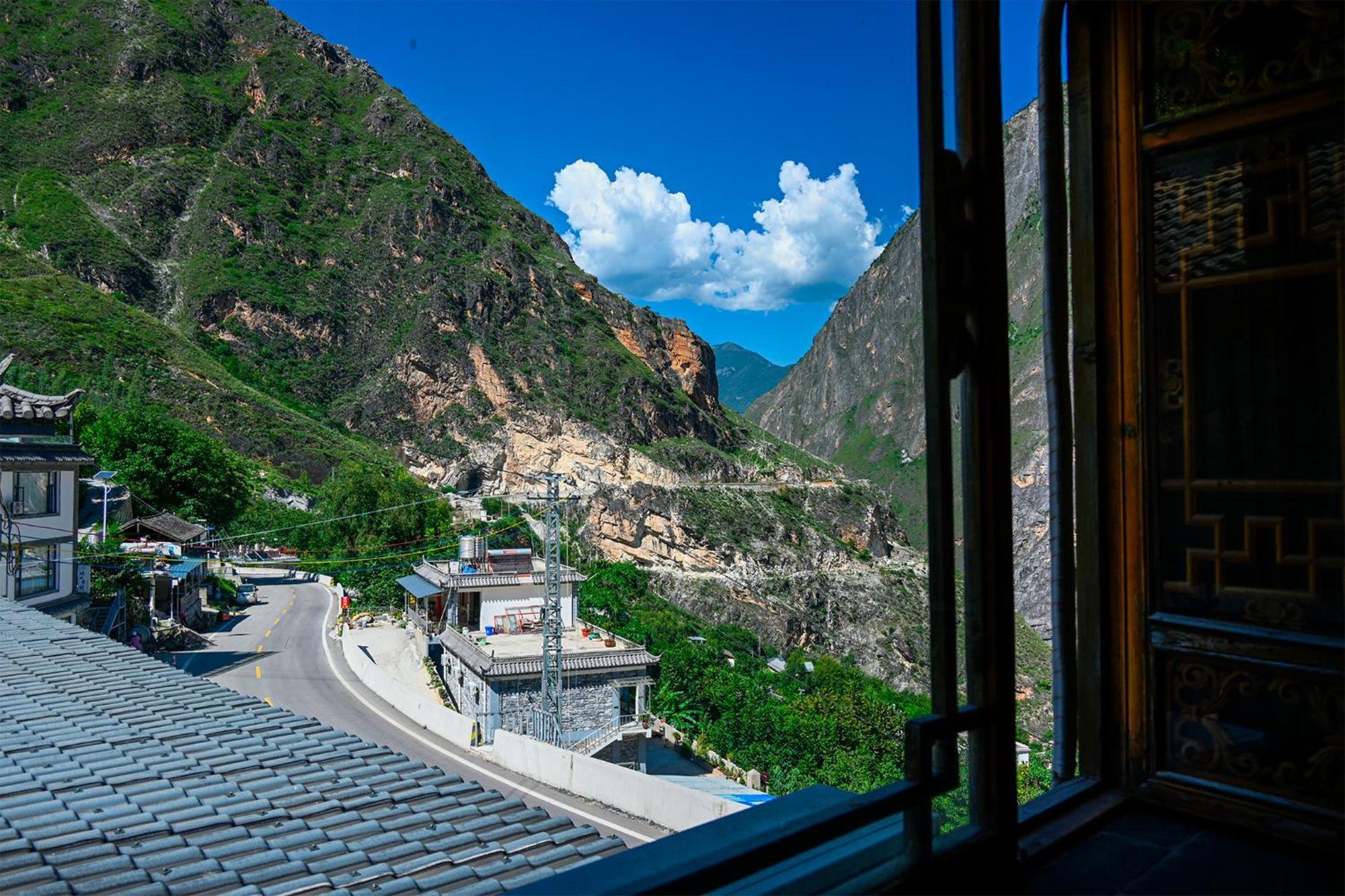 Tiger Leaping Gorge Sean'S Spring Guesthouse Shangri-La Zewnętrze zdjęcie